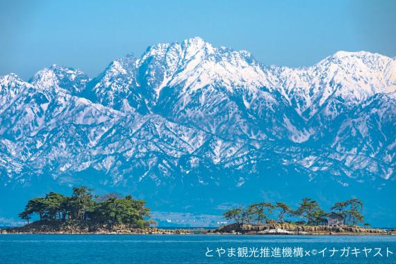 立山連峰と富山で一番大きい島。