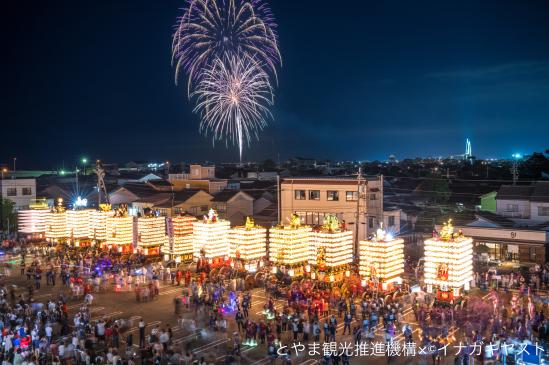 新湊曳山まつり 提灯山一斉点灯と花火