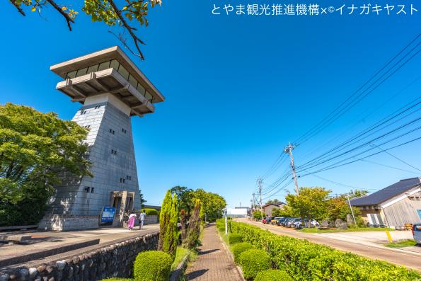 岩瀬の町並み①（富山港展望台）
