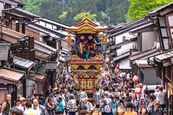 越中八尾曳山祭④（曳き廻し）