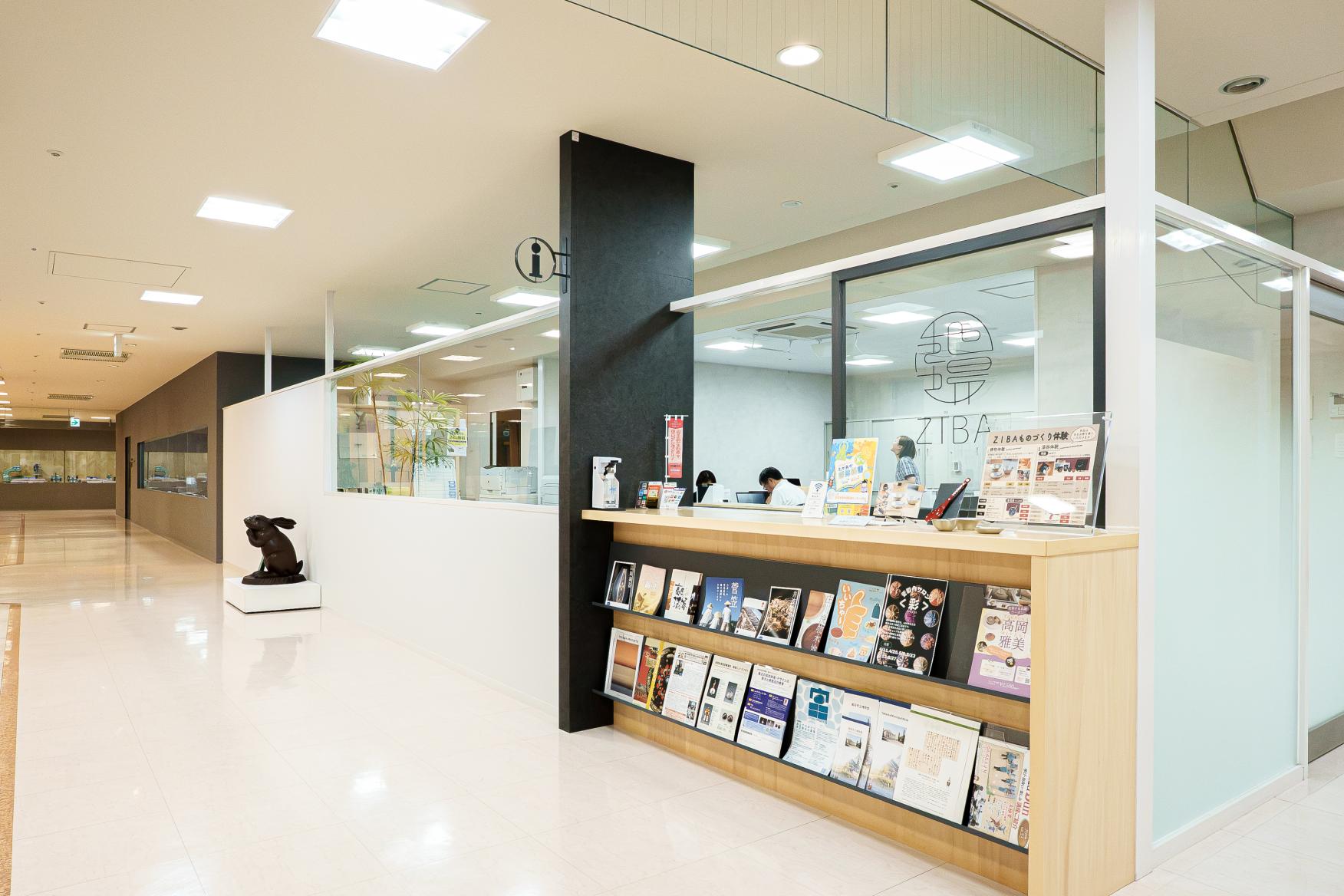 高岡地域地場産業センター（ZIBA）-1