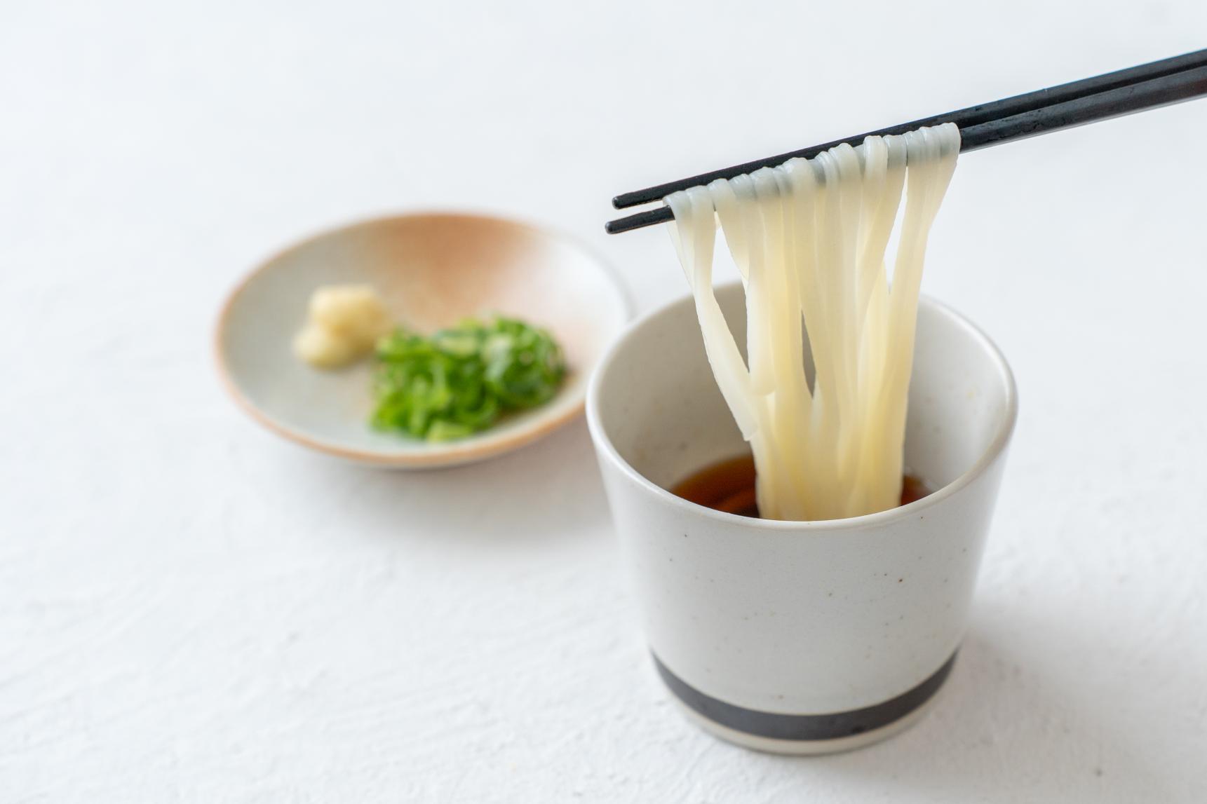 もち米が練り込まれた「餅めん」-0
