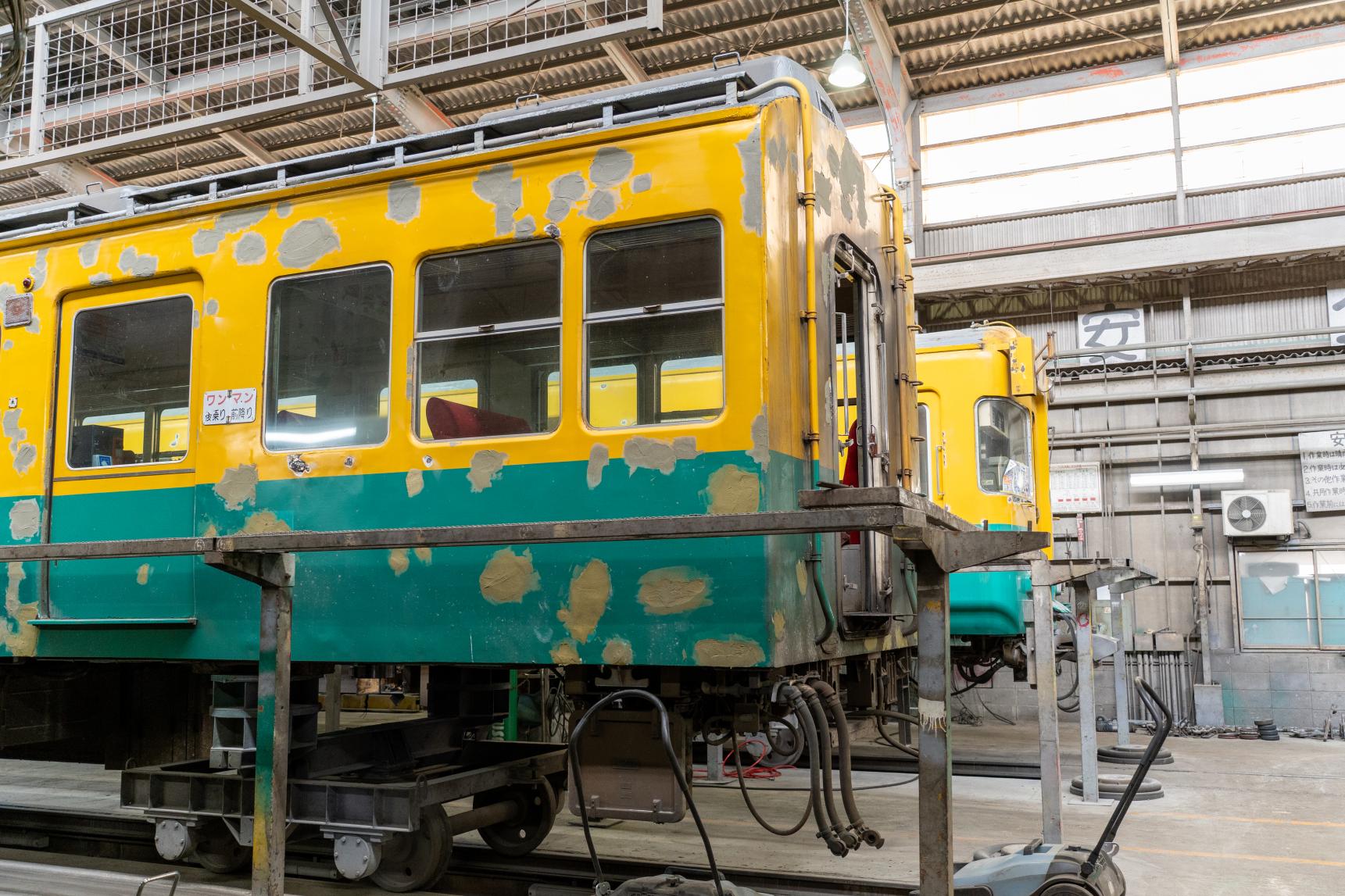 レトロ駅舎だけじゃない！富山地方鉄道の車両にも注目-1