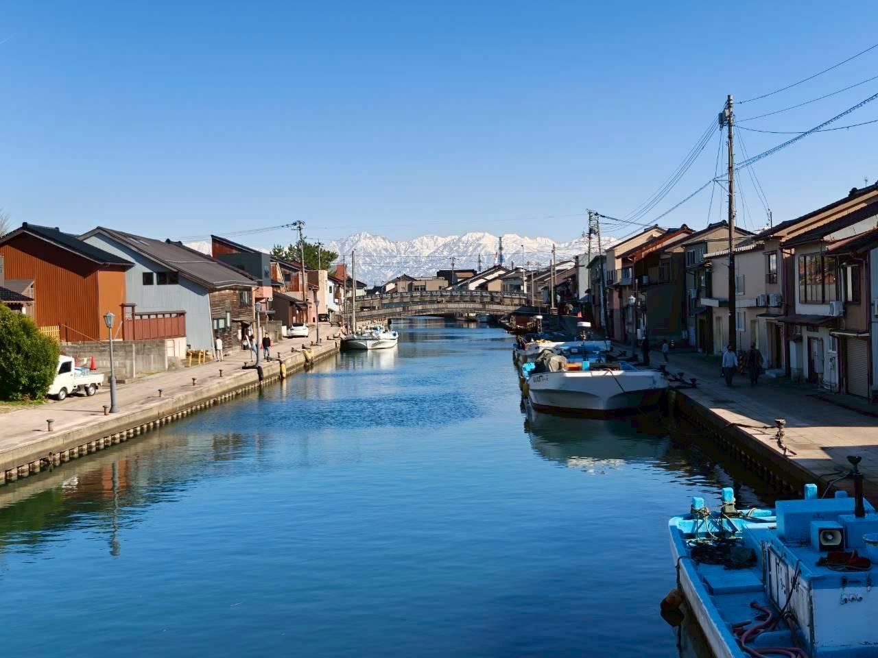 【射水市】内川を眺めながら、かわいいスイーツに癒やされる「番屋カフェ」-0