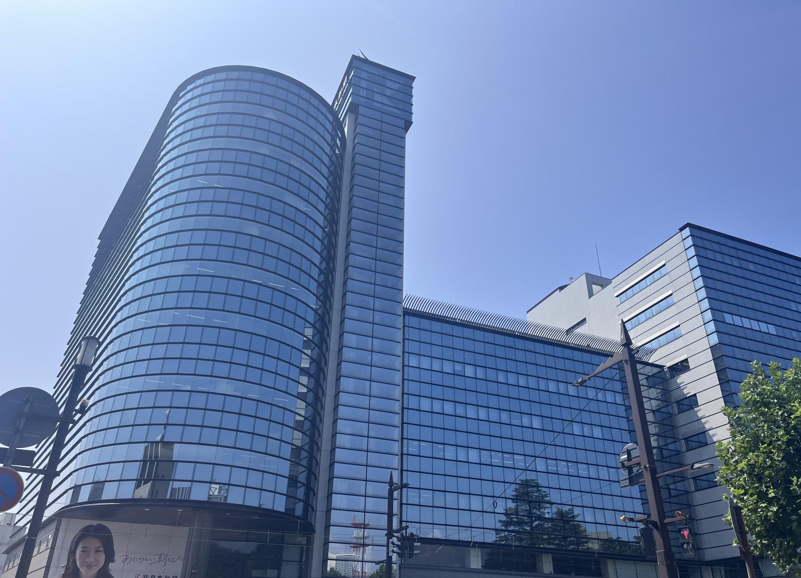 【北日本新聞社・つるぎ】10階から見渡す絶景を前に「さばみそ煮」を食す-1