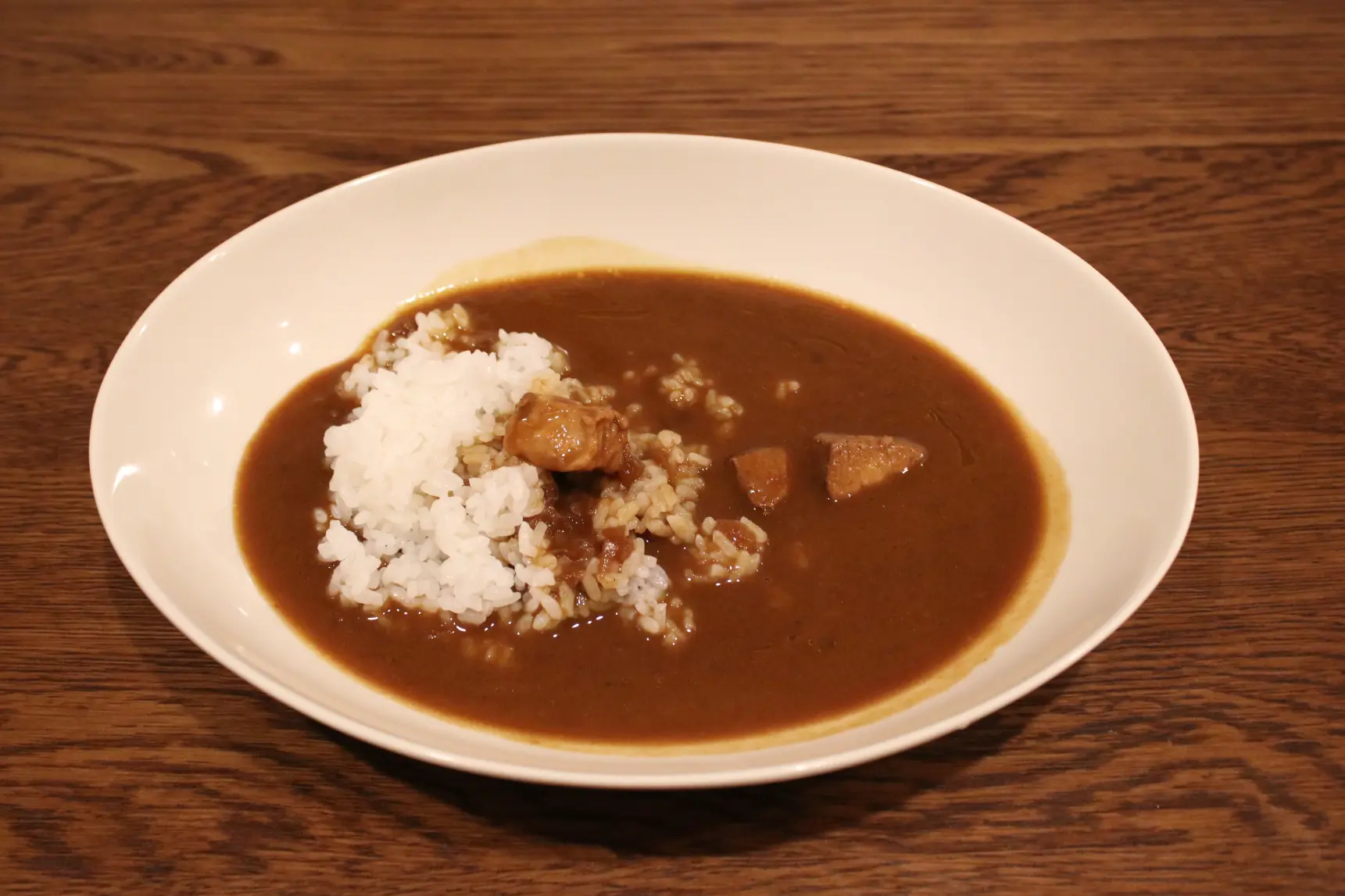 じっくり煮込まれた洋食店の味「黒部名水ポークカレー」-1