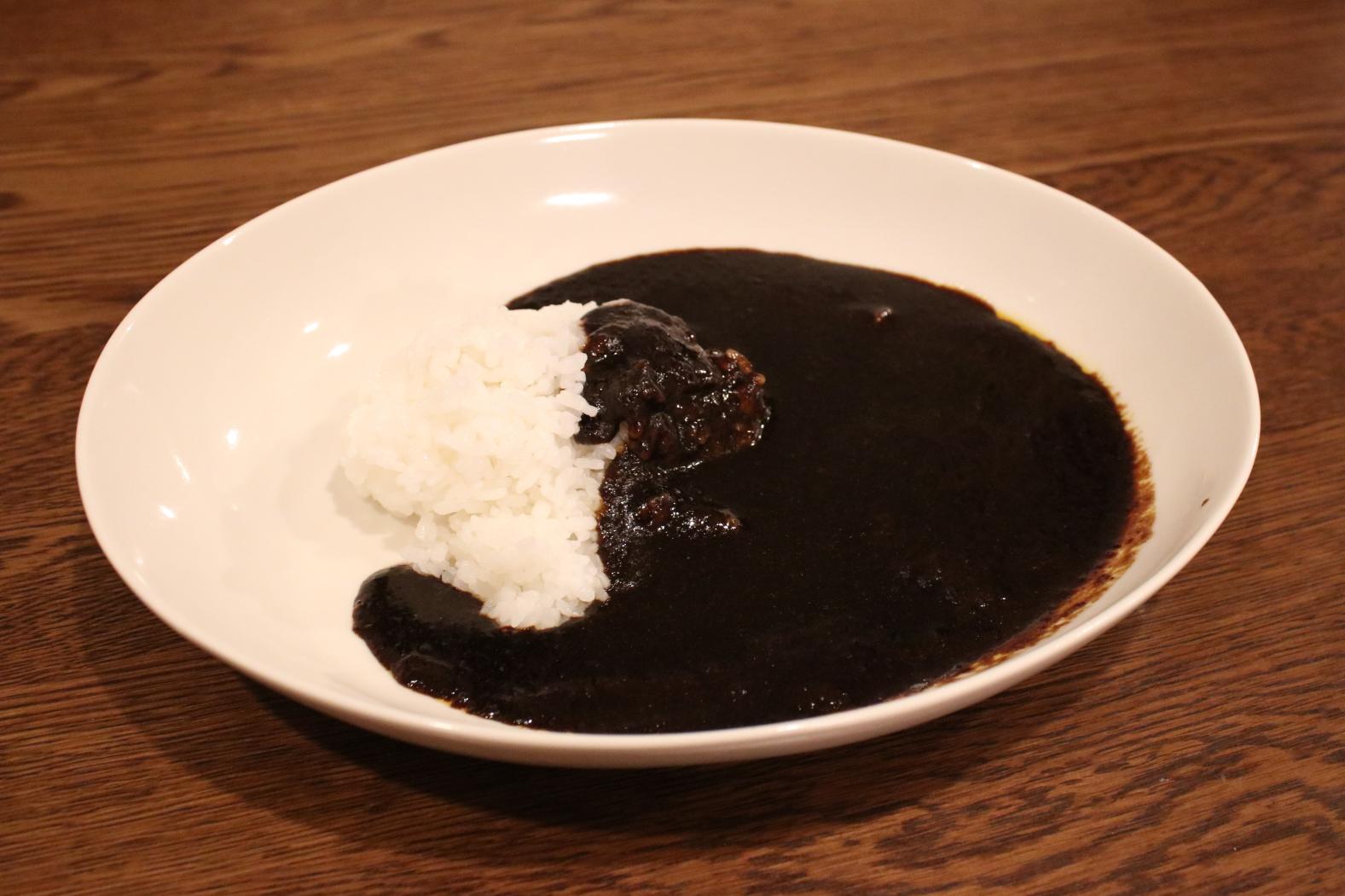 驚きのおいしさ！「富山ブラックカレー」-1