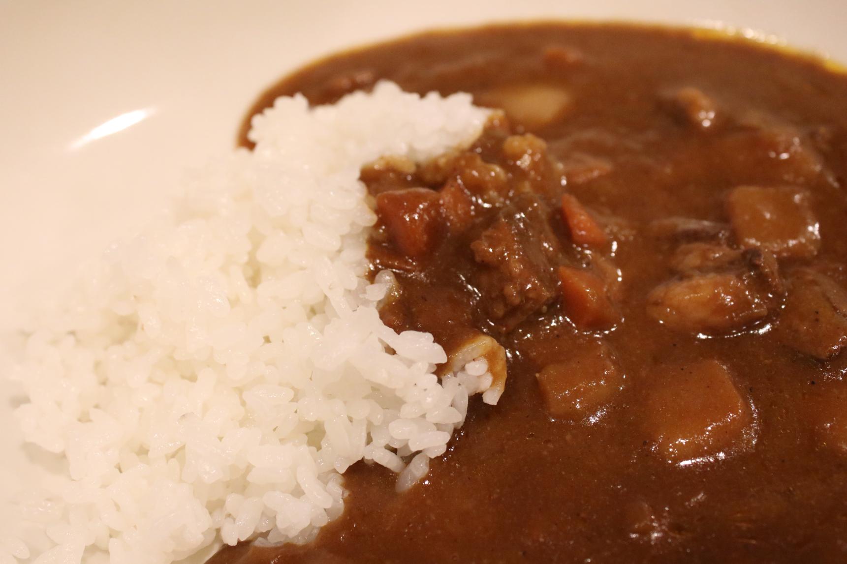 ビールの後味が印象的な「宇奈月ビールカレー」-2