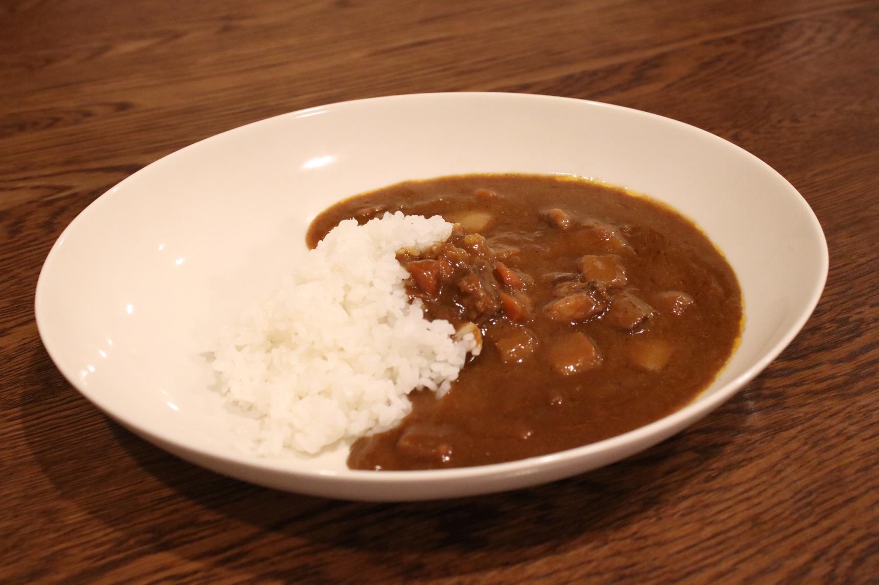 ビールの後味が印象的な「宇奈月ビールカレー」-1