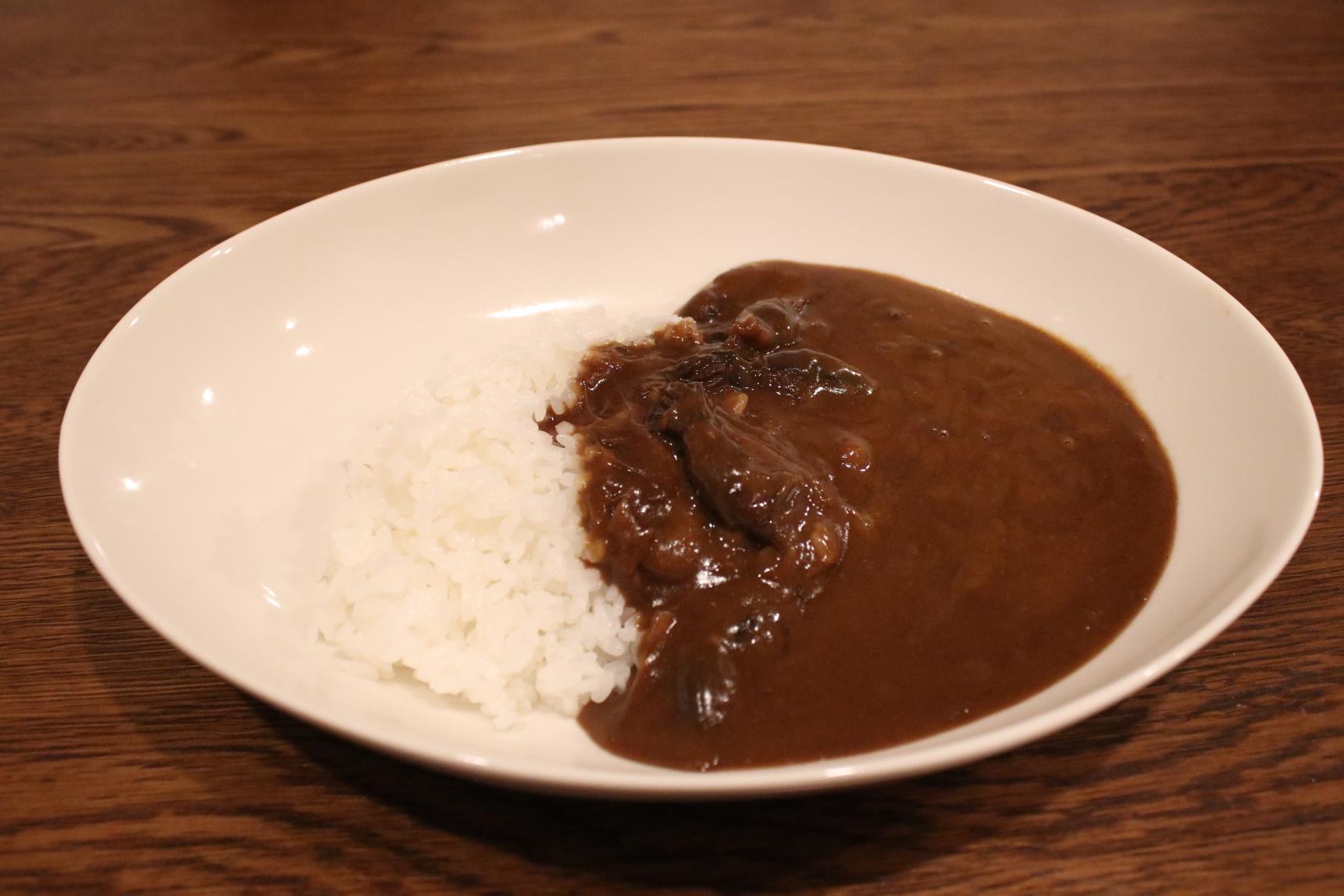 富山ならではの海鮮を満喫！「白えびとほたるいかのシーフードカレー」-1