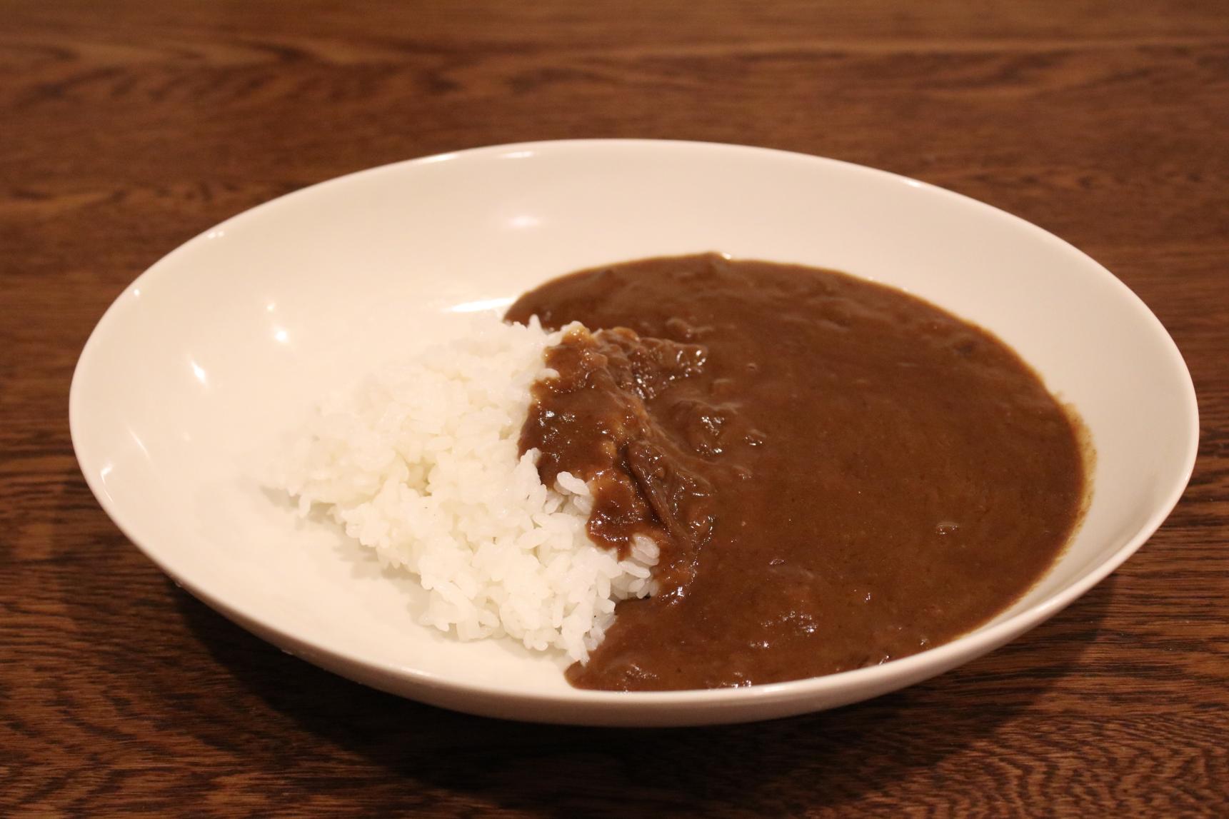 口いっぱいに風味が広がる「富山郷土白えびカレー」-1