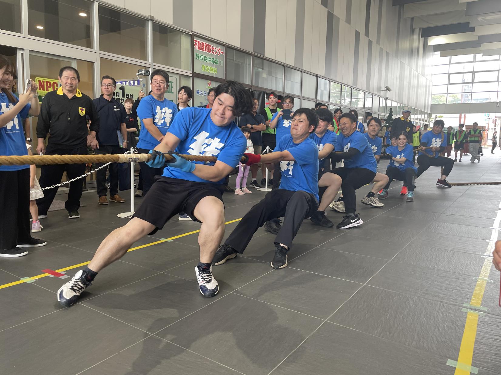 【企業対抗綱引き大会】綱に思い乗せて絆強める白熱した戦い-0