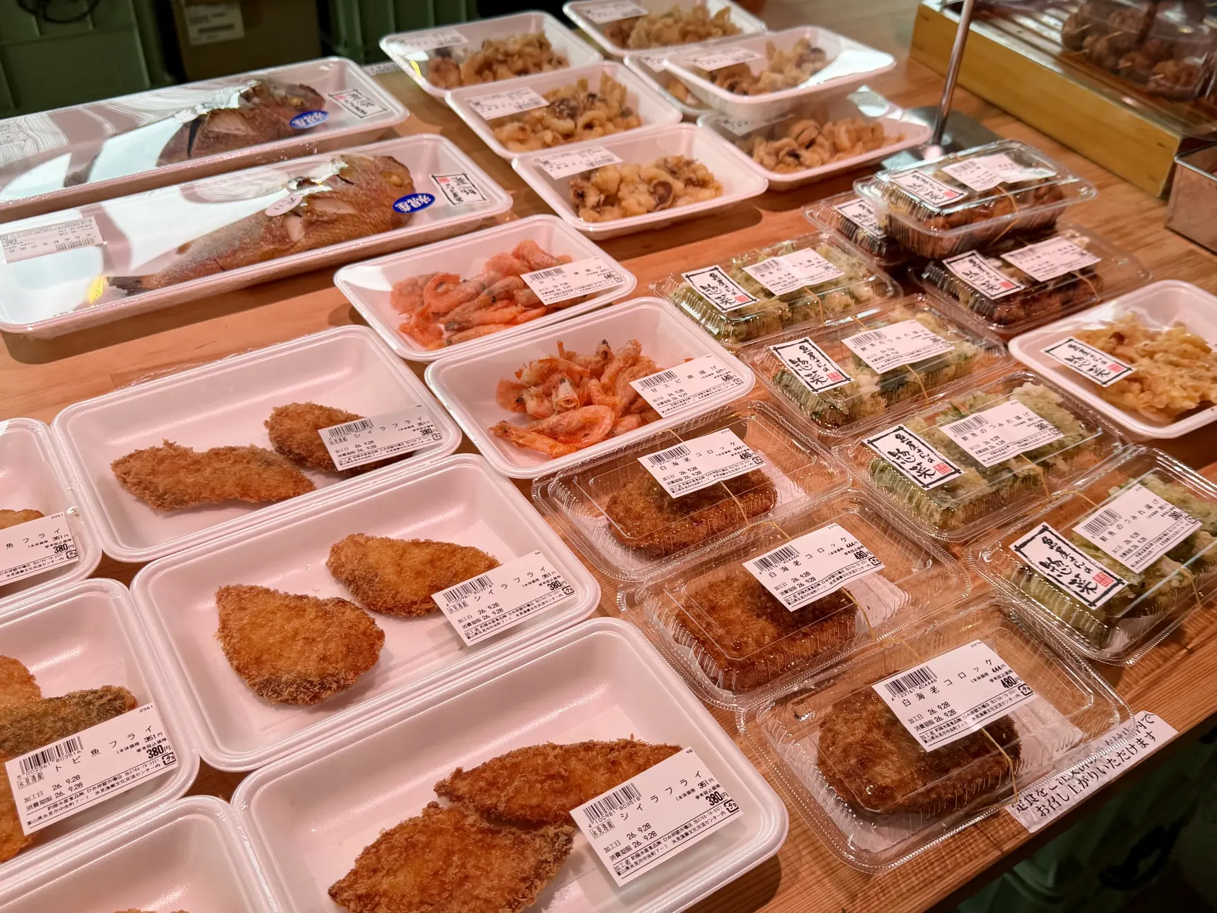 鮮度抜群の海鮮丼から郷土の味まで揃う多彩なメニュー-4