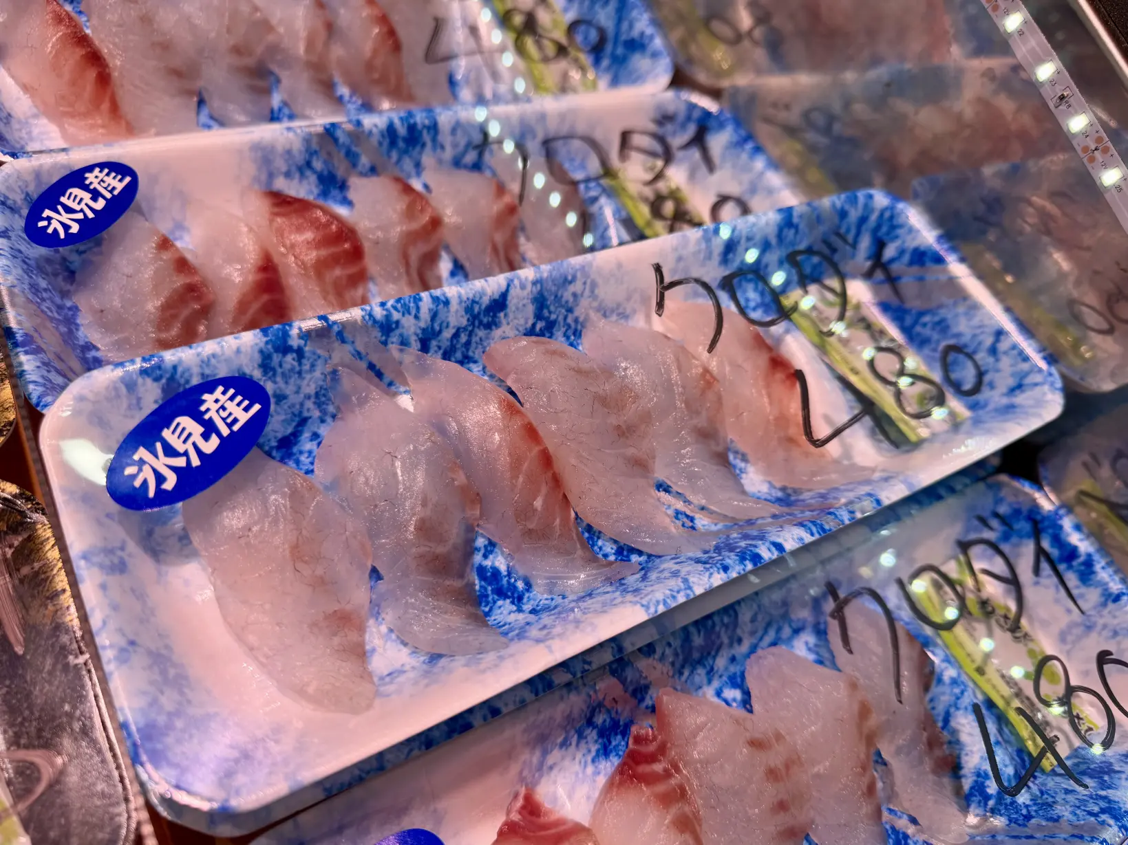 自分だけのオリジナル丼を作る裏技！お刺身パックの追い盛り-2