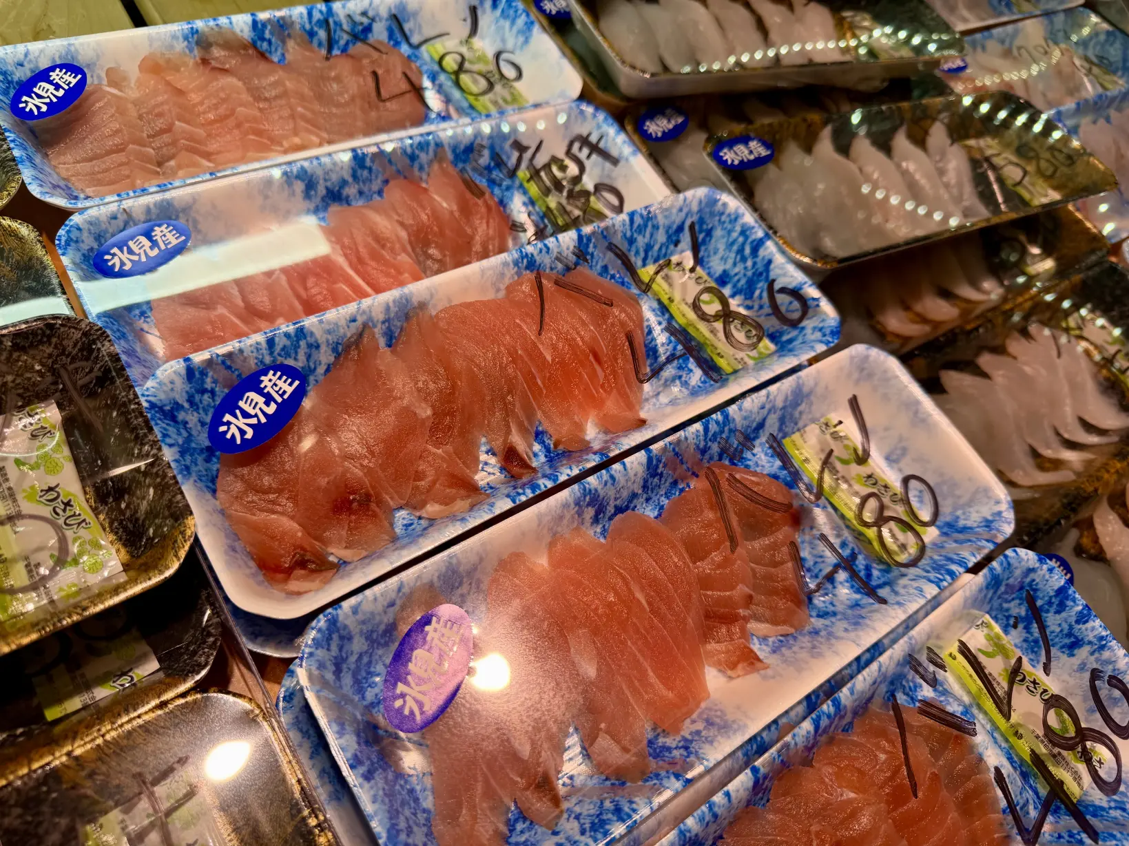 自分だけのオリジナル丼を作る裏技！お刺身パックの追い盛り-1