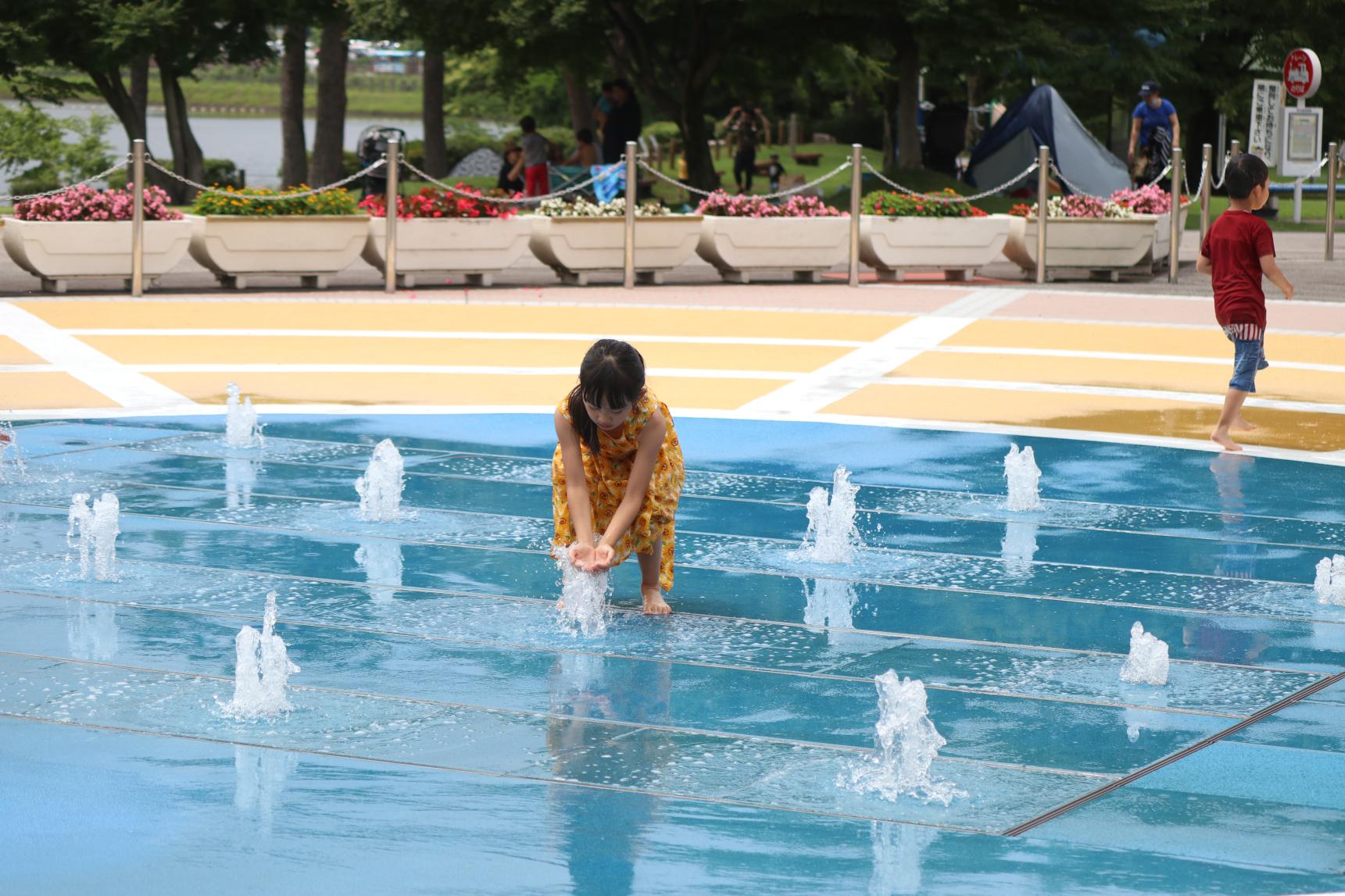 １．小学生も楽しめる「県民公園　太閤山ランド」の「噴水パラダイス」！-0