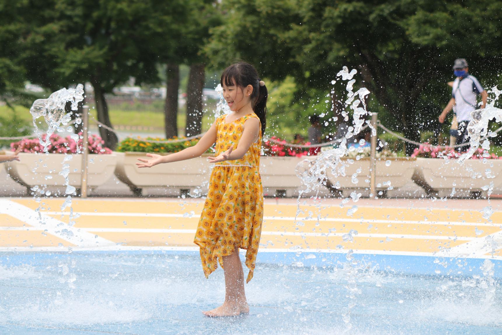 １．小学生も楽しめる「県民公園　太閤山ランド」の「噴水パラダイス」！-1