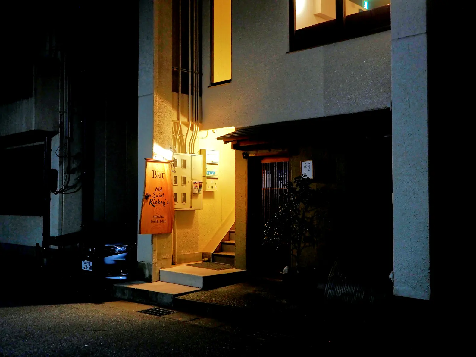 富山駅前のBARへ-0