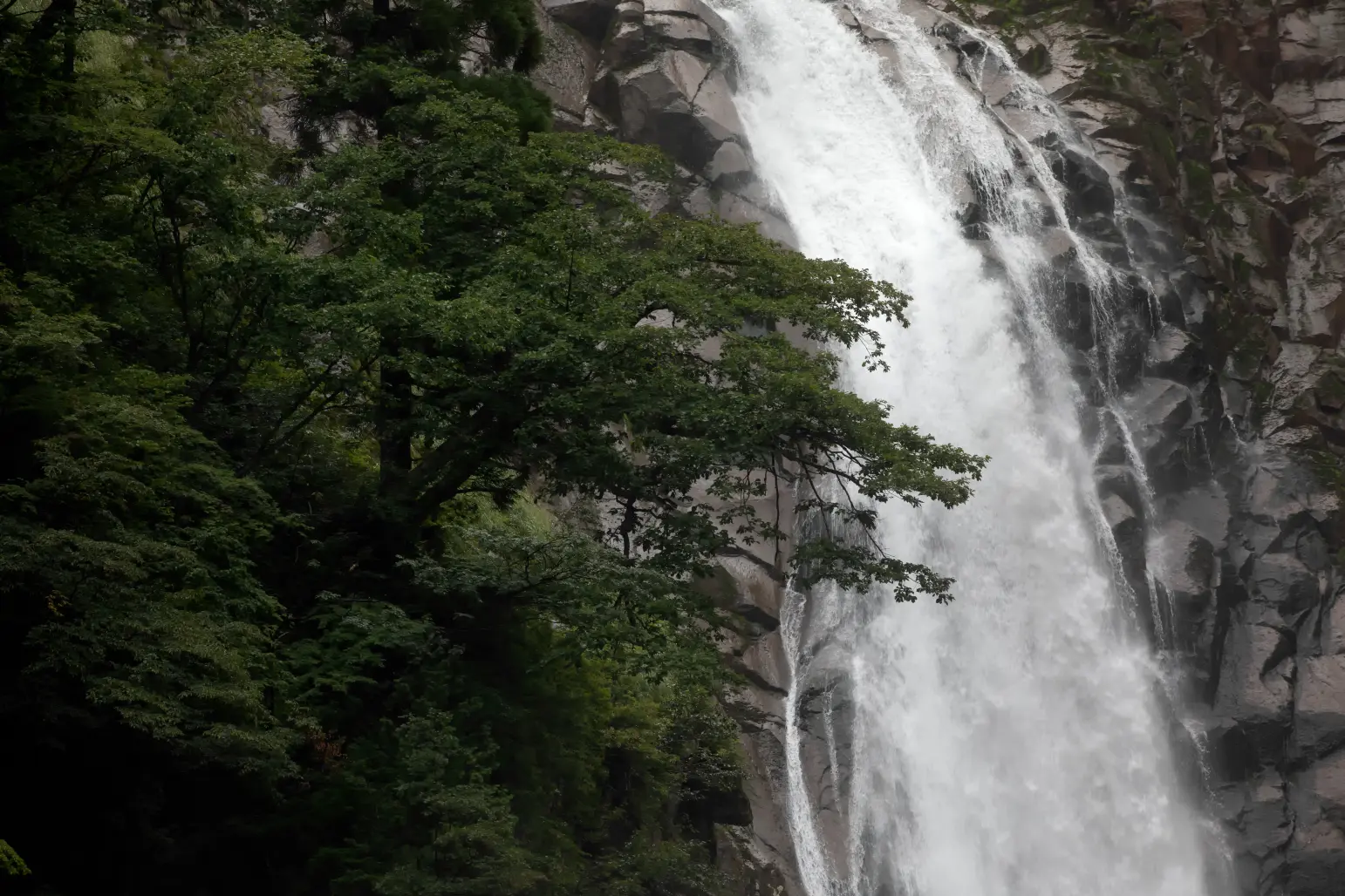 【おすすめ１】称名滝（立山町）-1