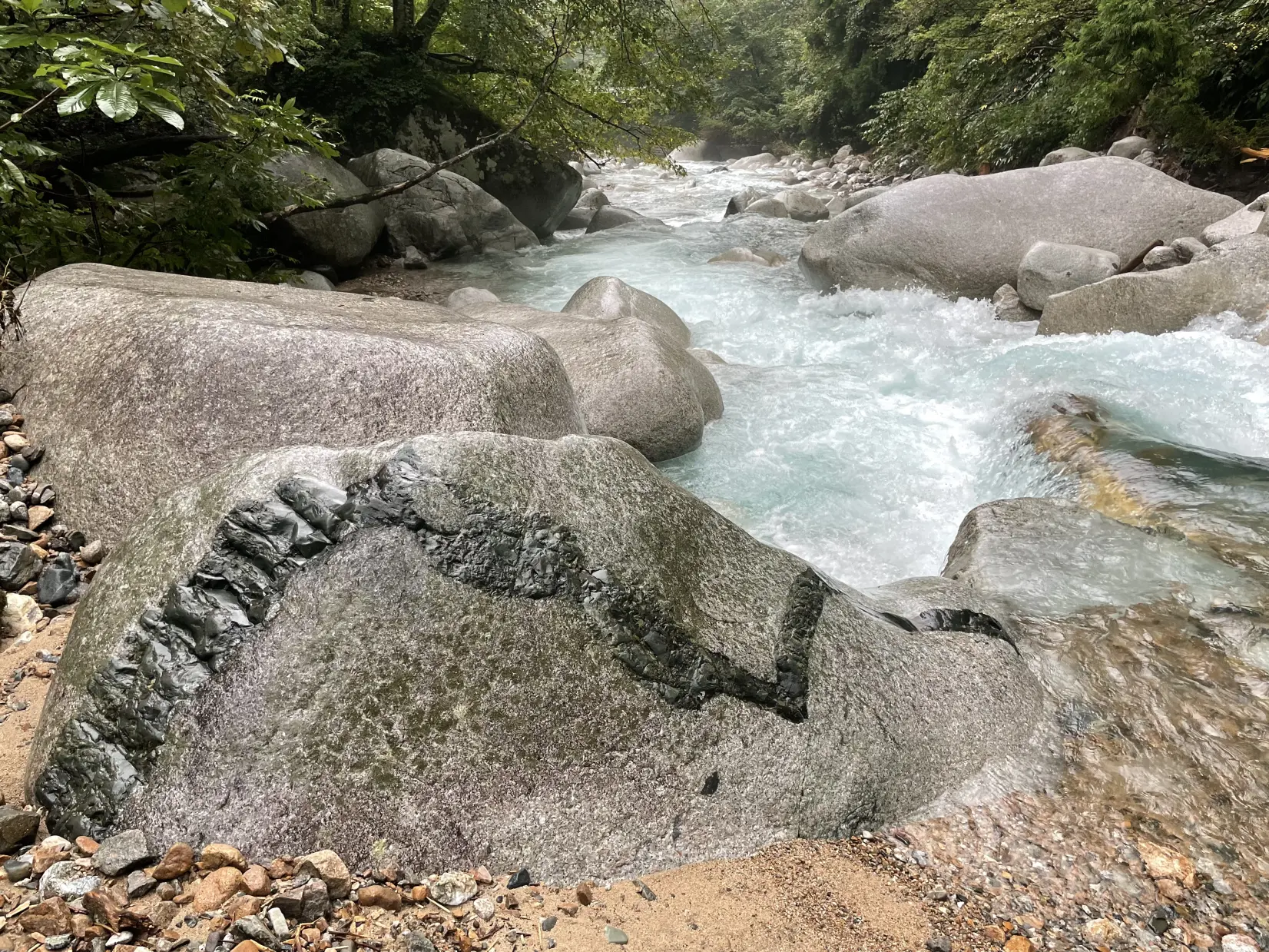 蛇石に寄ってみた-0