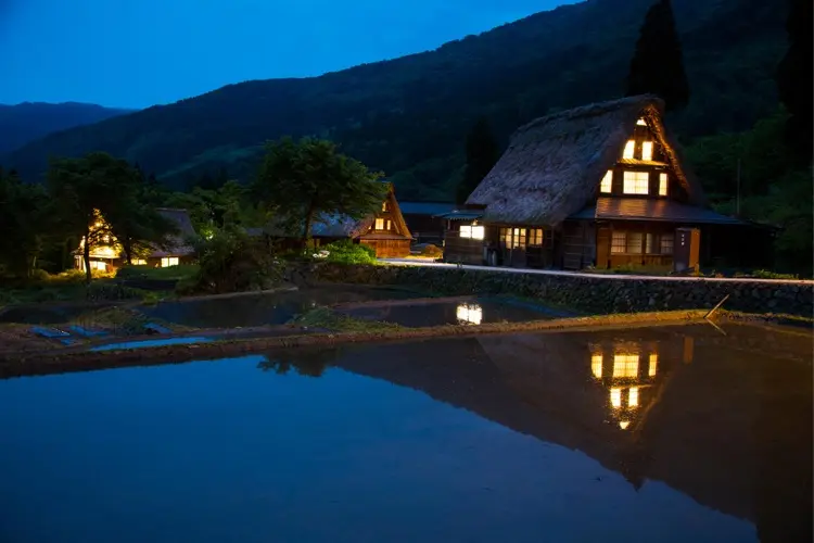 【復活！！】5月ライトアップ『水面に浮かぶ日本の原風景 - 水田逆さ合掌』-1