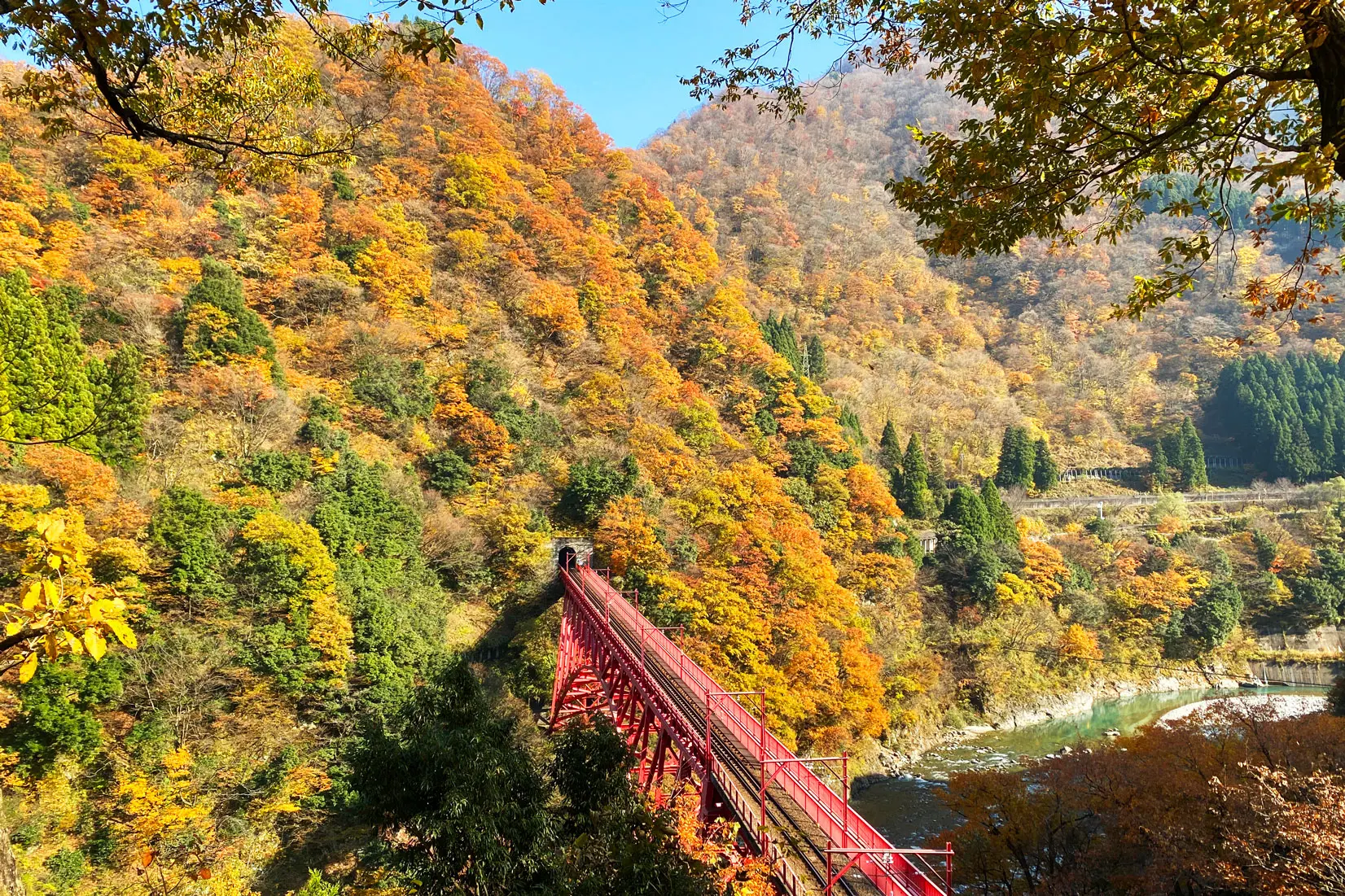 宇奈月温泉の紅葉スポット【１】やまびこ展望台-0