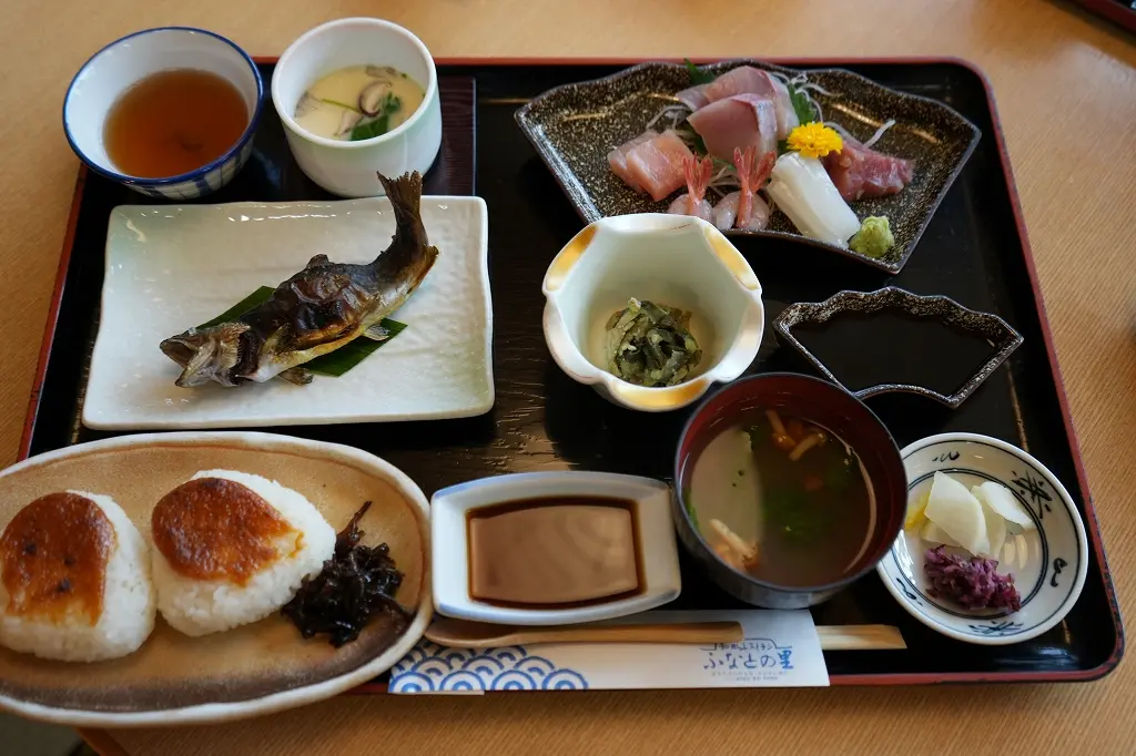 ９．「ふなとの里」では、鮎やイワナも味わえます！-0