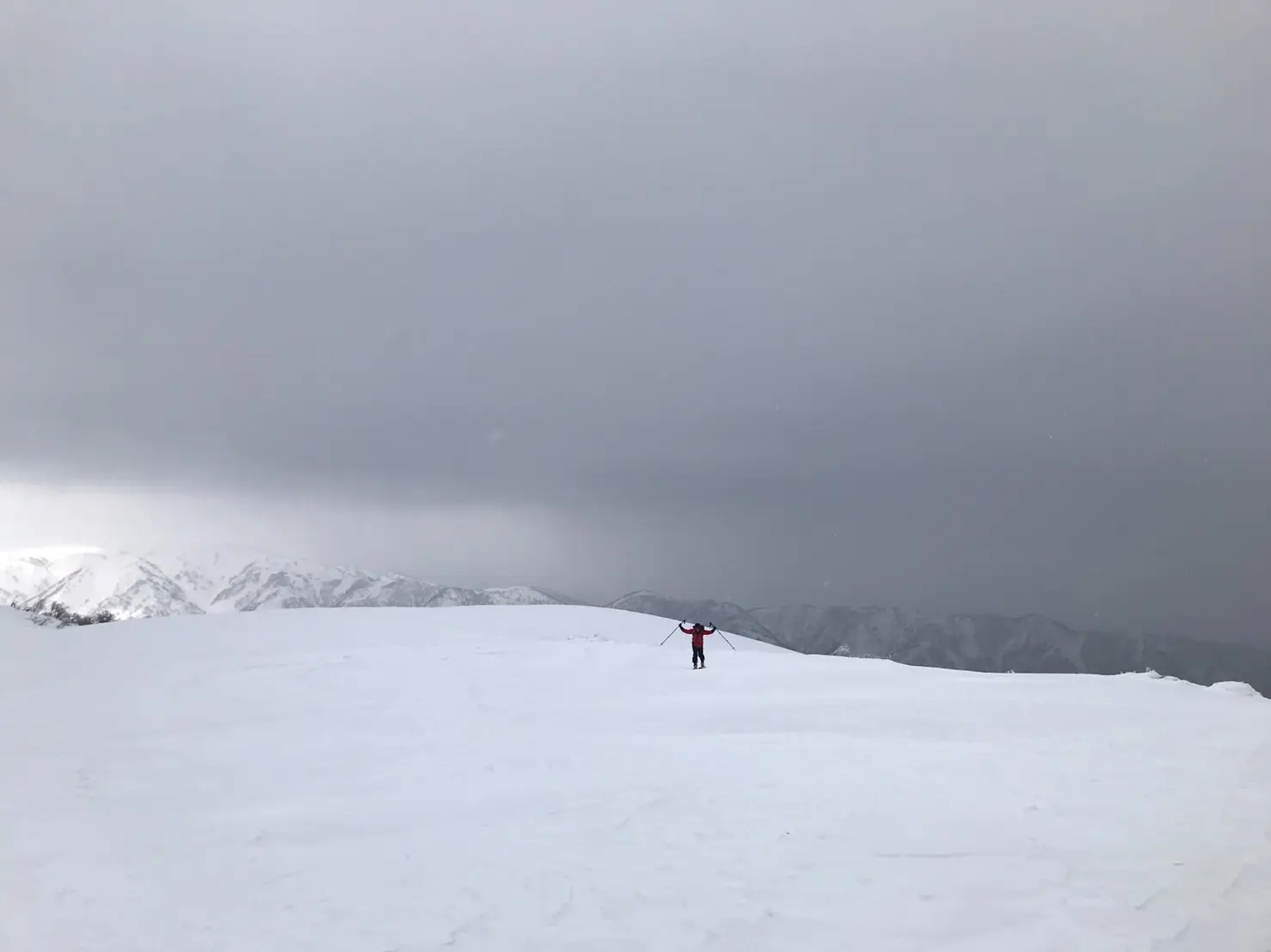 積雪量とともに変化する白木峰の姿-1