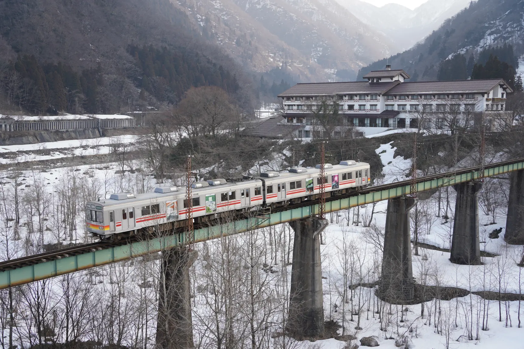 立山駅から徒歩1分-0