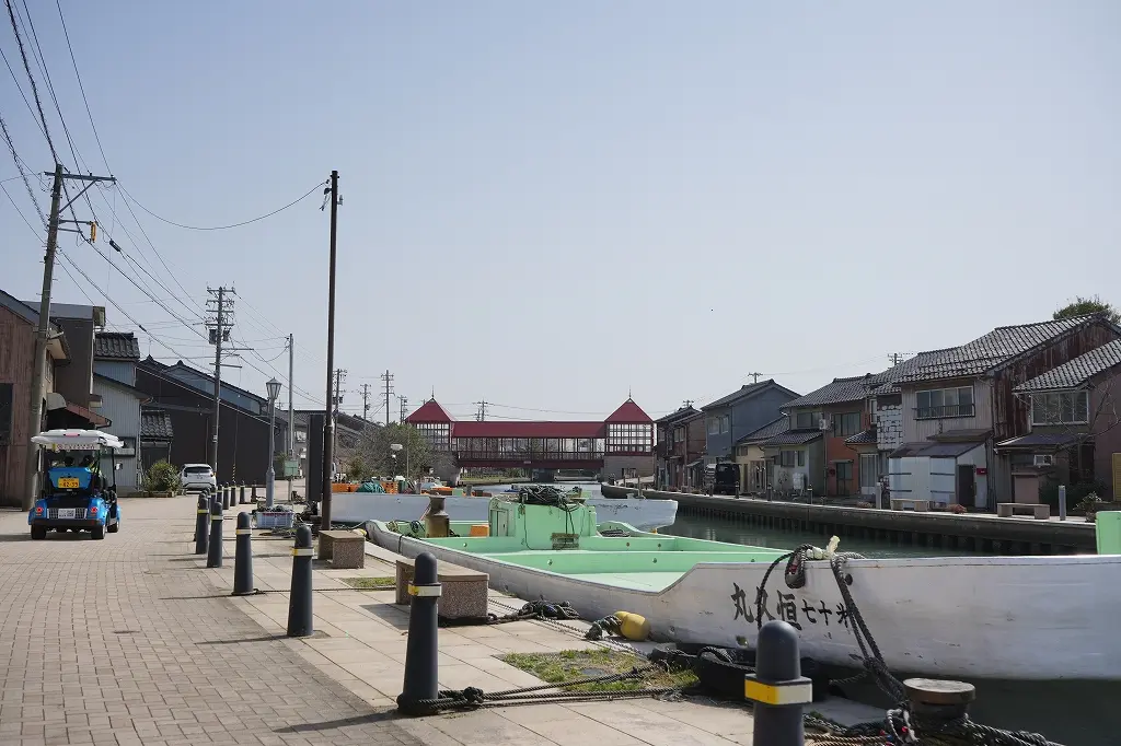次に向かうは、「東橋」を通り、「あいの風プロムナード」へ！-0