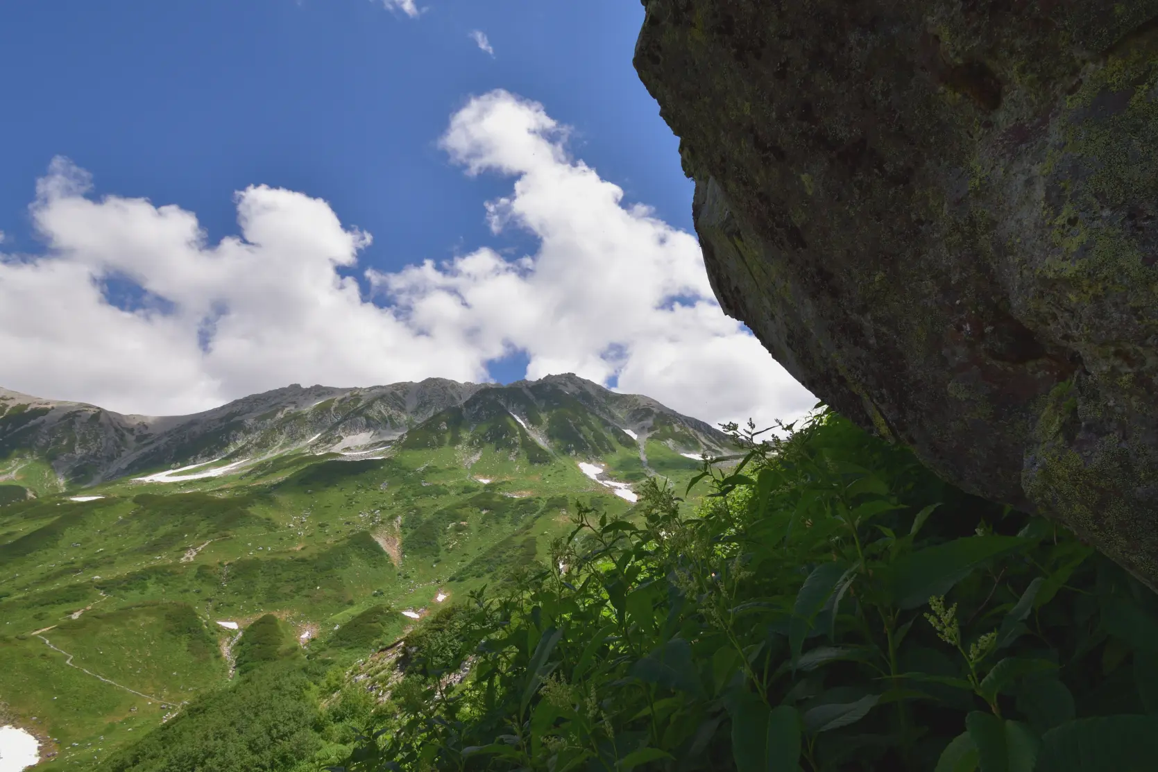 立山開山伝説にふれる玉殿の岩屋-0