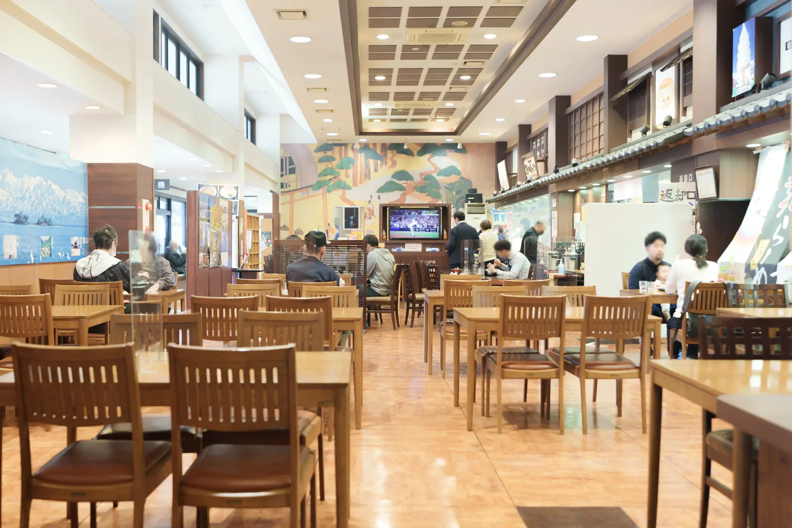 広い店内-0