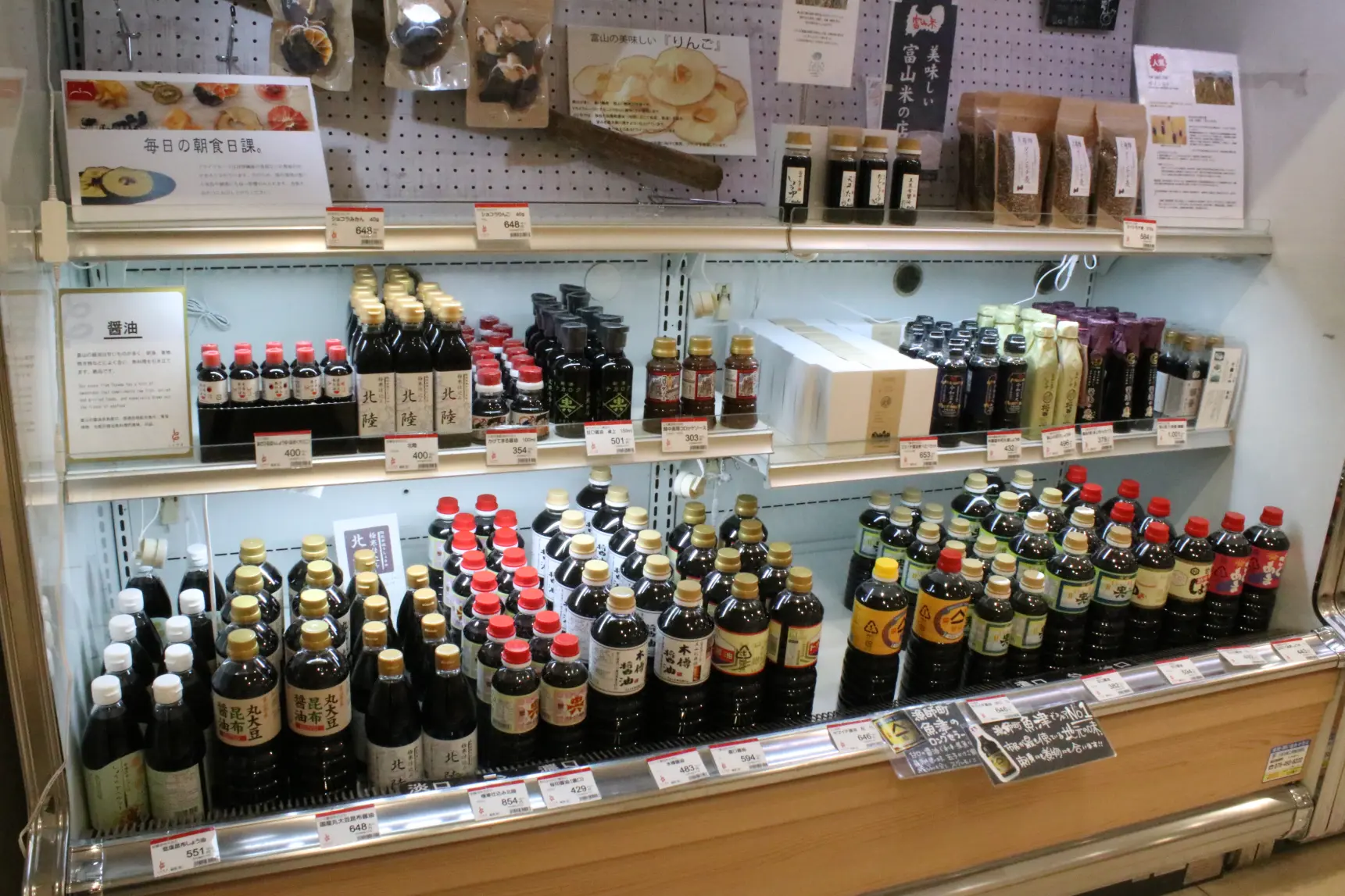 「富山ならでは」が並ぶパンとお惣菜のコーナー-3
