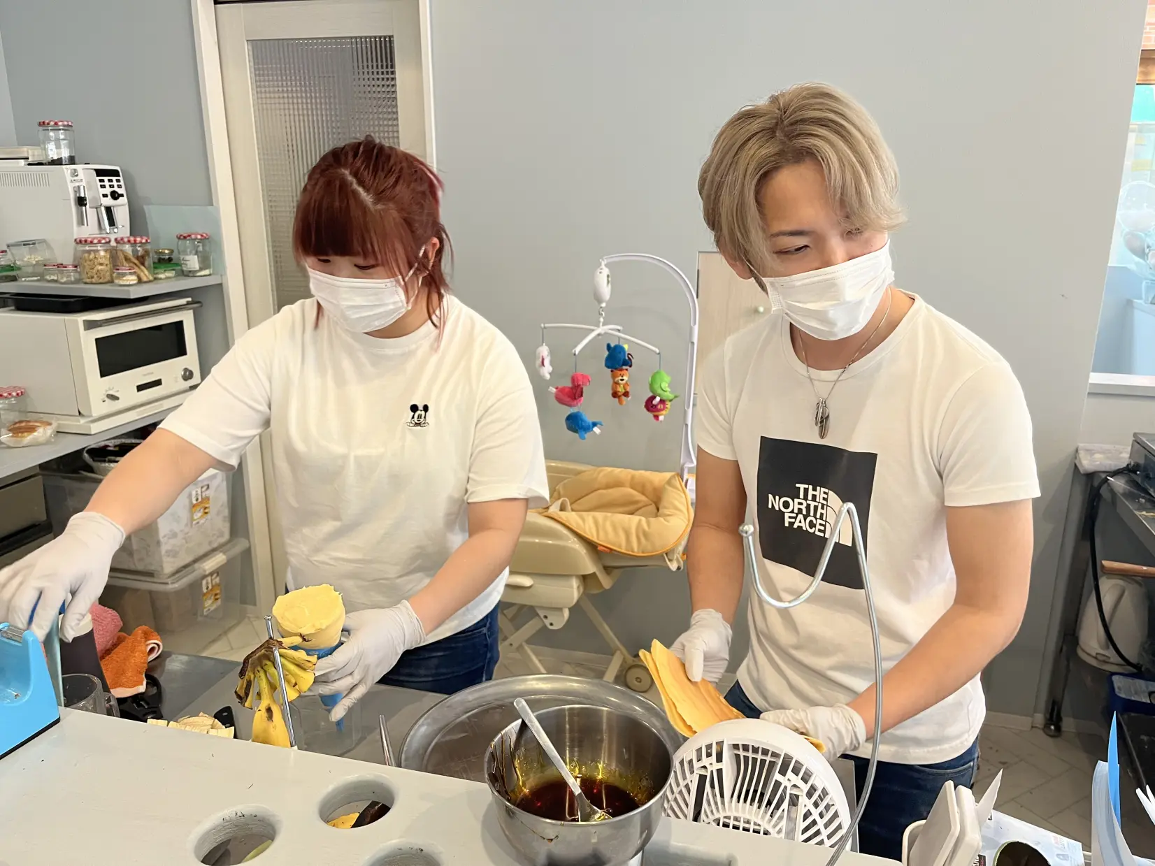 夫婦との会話も楽しい、行列のできる話題のクレープ店「D258」-0