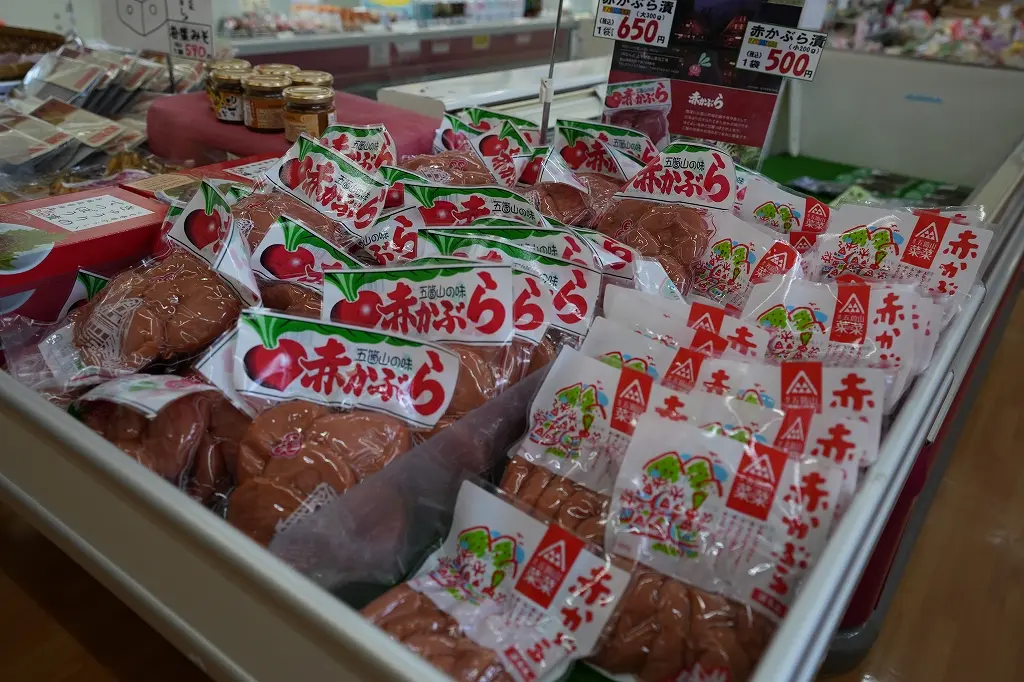 南砺の特産品やおにぎりのお店がある「ヨッテカーレ城端」-1