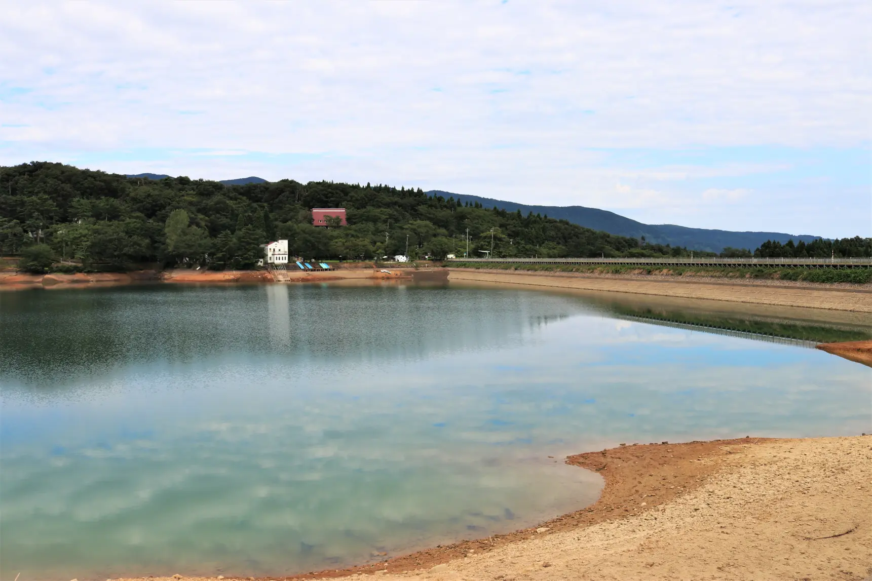 近くには、「桜ヶ池」、「桜ヶ池公園」があります-0