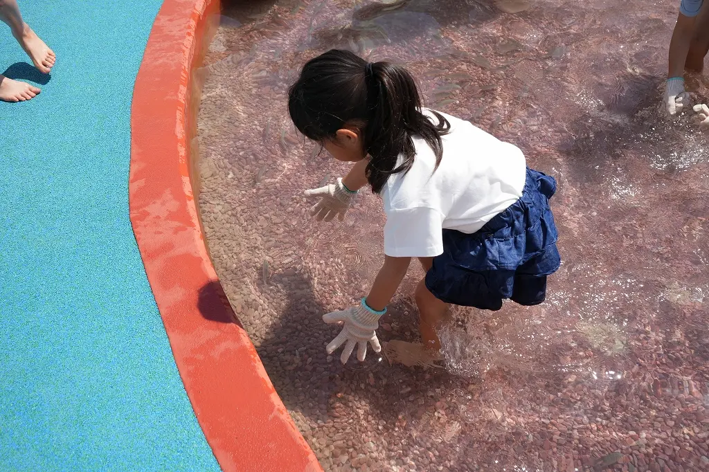 「ふれあい館」の魅力　その④ 大きな「ふれあいプール」-2