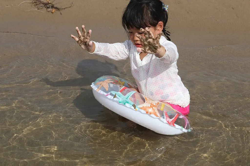 小さいお子さんは、海水浴に、砂浜で砂遊びも！-4