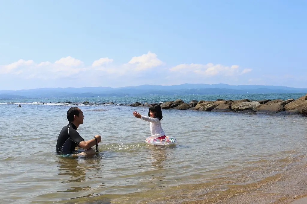 小さいお子さんは、海水浴に、砂浜で砂遊びも！-2