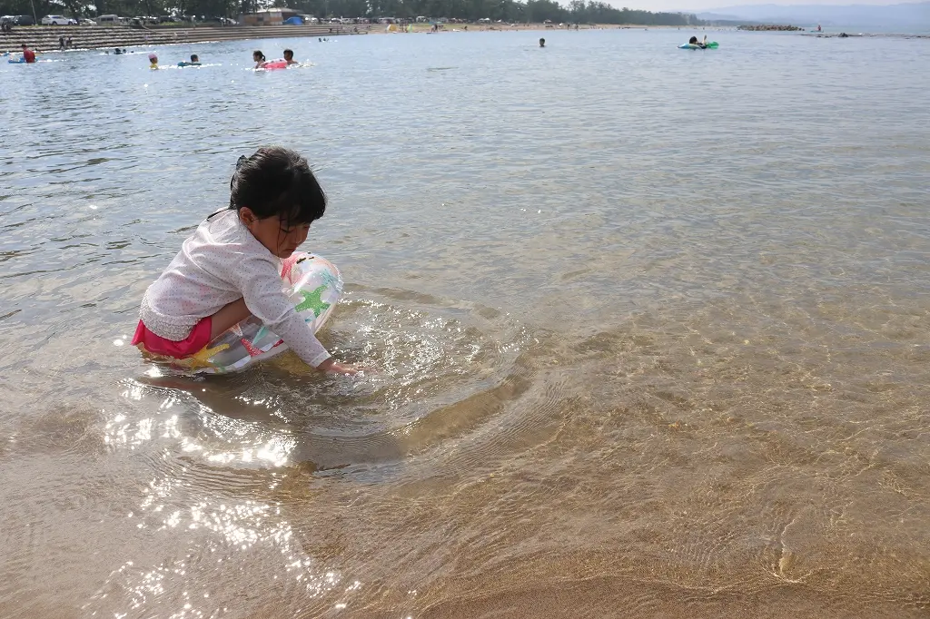 小さいお子さんは、海水浴に、砂浜で砂遊びも！-3