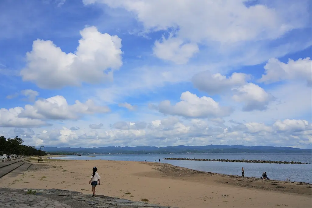 海水浴だけではない魅力、絶景を見ながらのんびりとランチも！-1