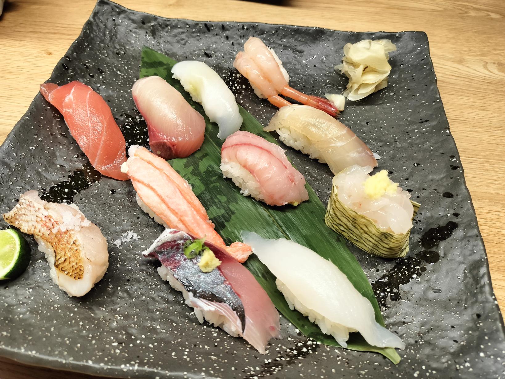 それでは「富山湾鮨」を実食-0