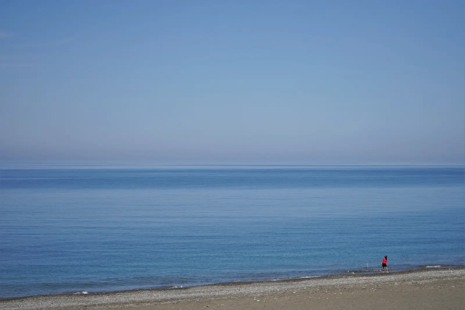 エメラルドグリーンに輝く海と青空の絶景が広がる！-0
