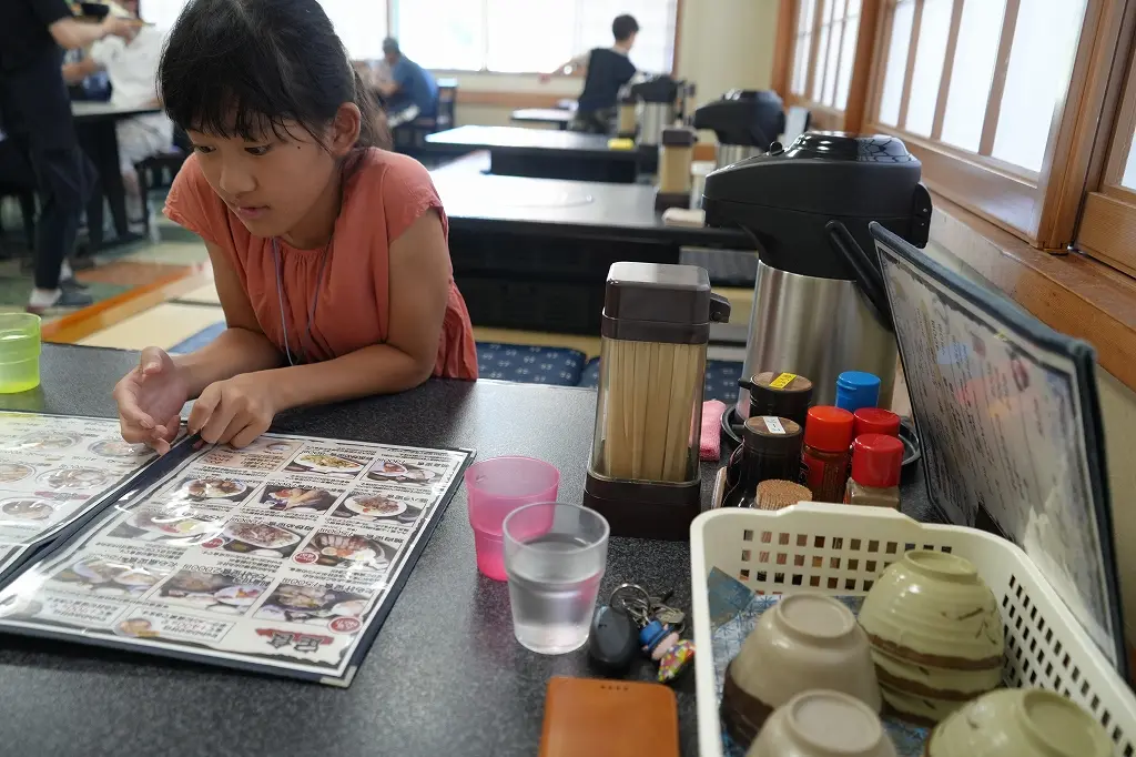ヒスイ海岸でトレジャーハンティング　⑥500円チケットで「タラ汁」を！-5