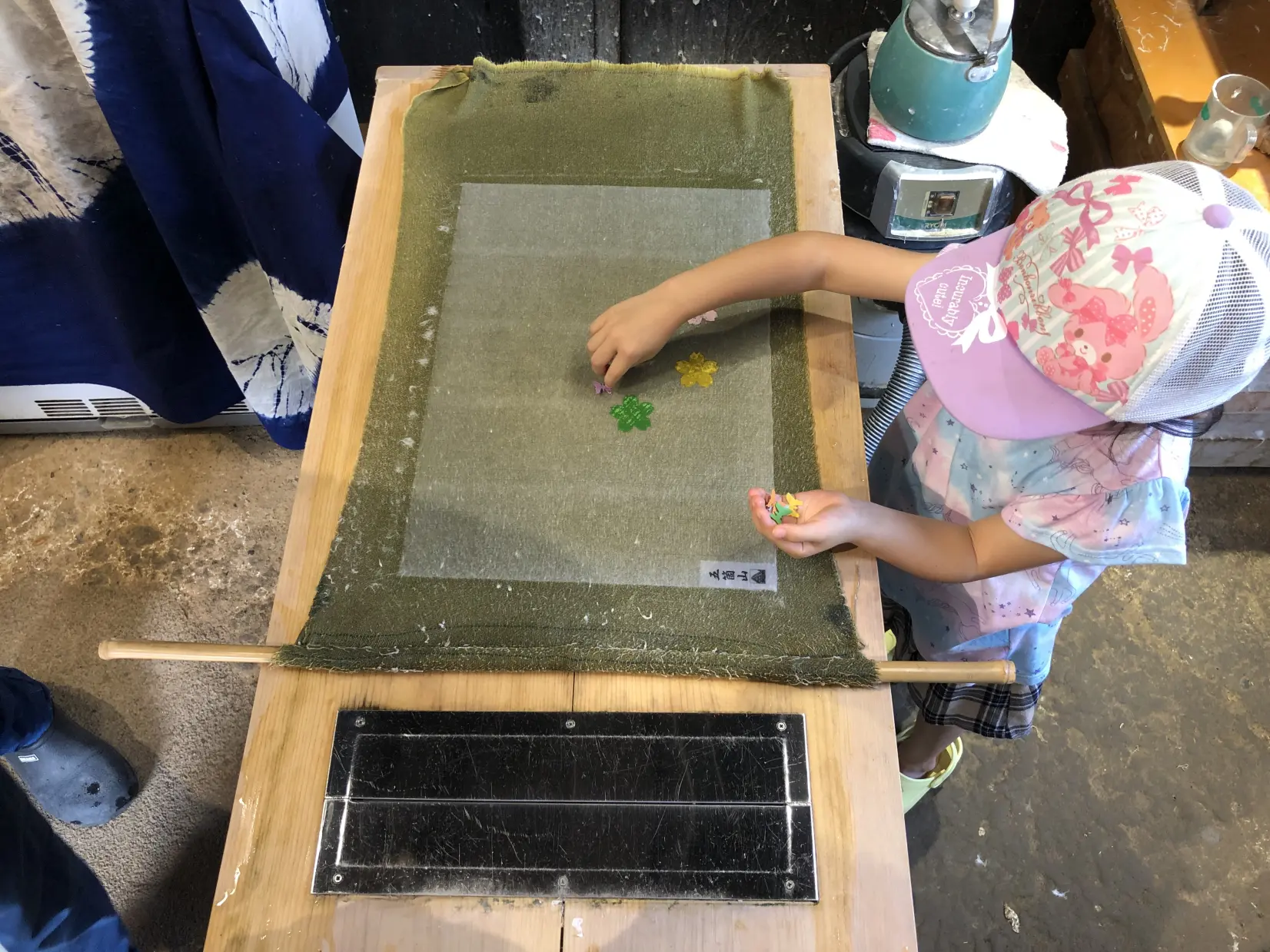 次は、和紙に楽しく飾りつけ！-2