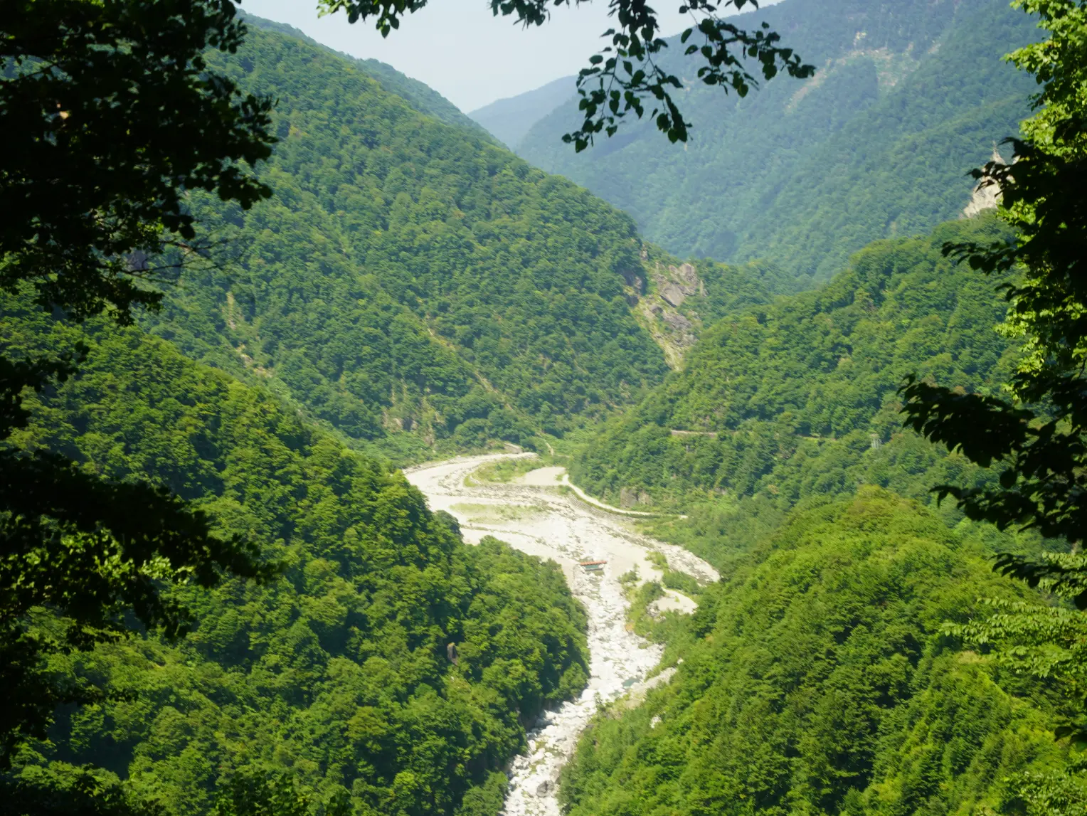 立山エリア最奥の秘境へ。立山カルデラ砂防体験ツアーとは-3