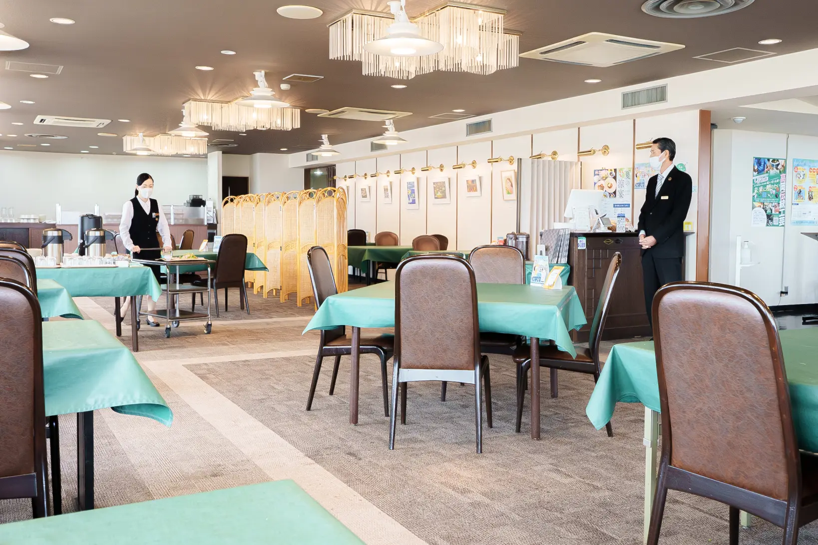 落ち着いた店内-0