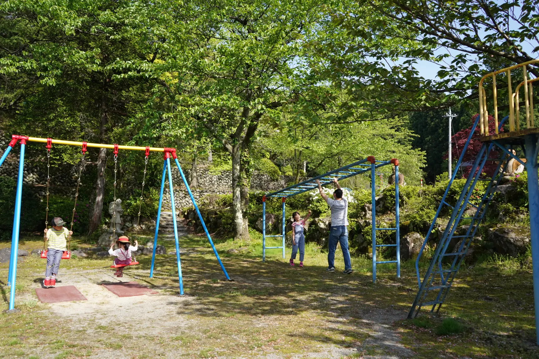 小さいお子さんが遊べる公園もあります！-1