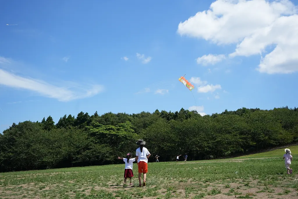 「寺家公園」から車で約5分、「猿倉山森林公園」へ！-1