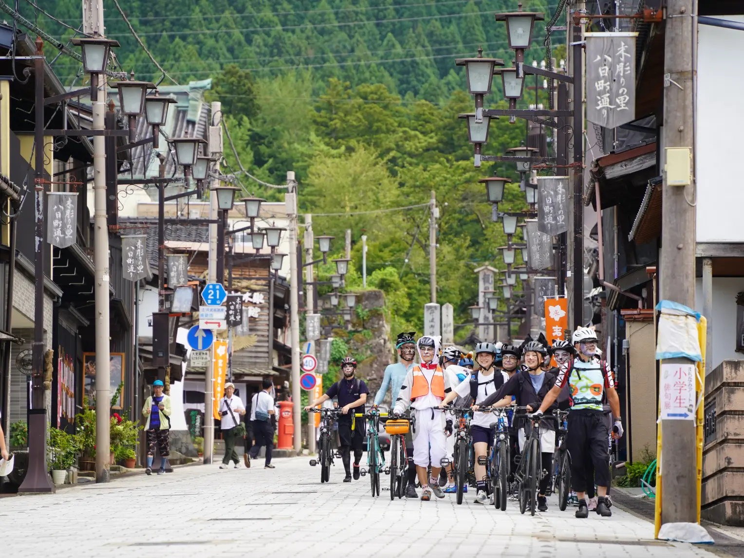 井波の町の「隠れ猫」を見つけよう-0